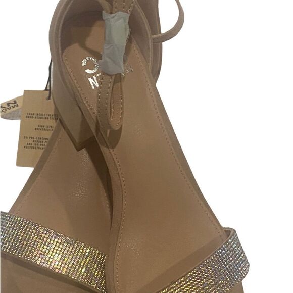 Madden NYC Women’s Blush 2”Block Heel Comfort Foam Insole Buckle Sandal NIB - Picture 3 of 13